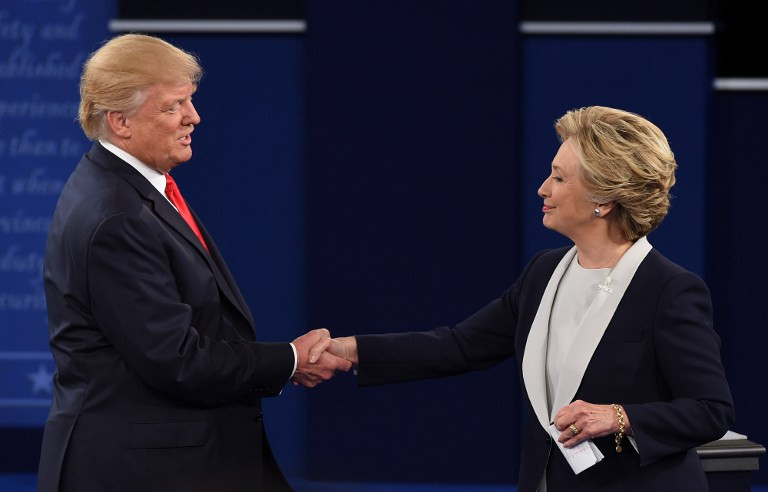 US Democratic presidential candidate Hillary Clinton and US Republican presidential candidate Donald Trump shakes hands after the second presidential debate at Washington University in St. Louis, Missouri, on October 9, 2016. / AFP PHOTO / Robyn Beck